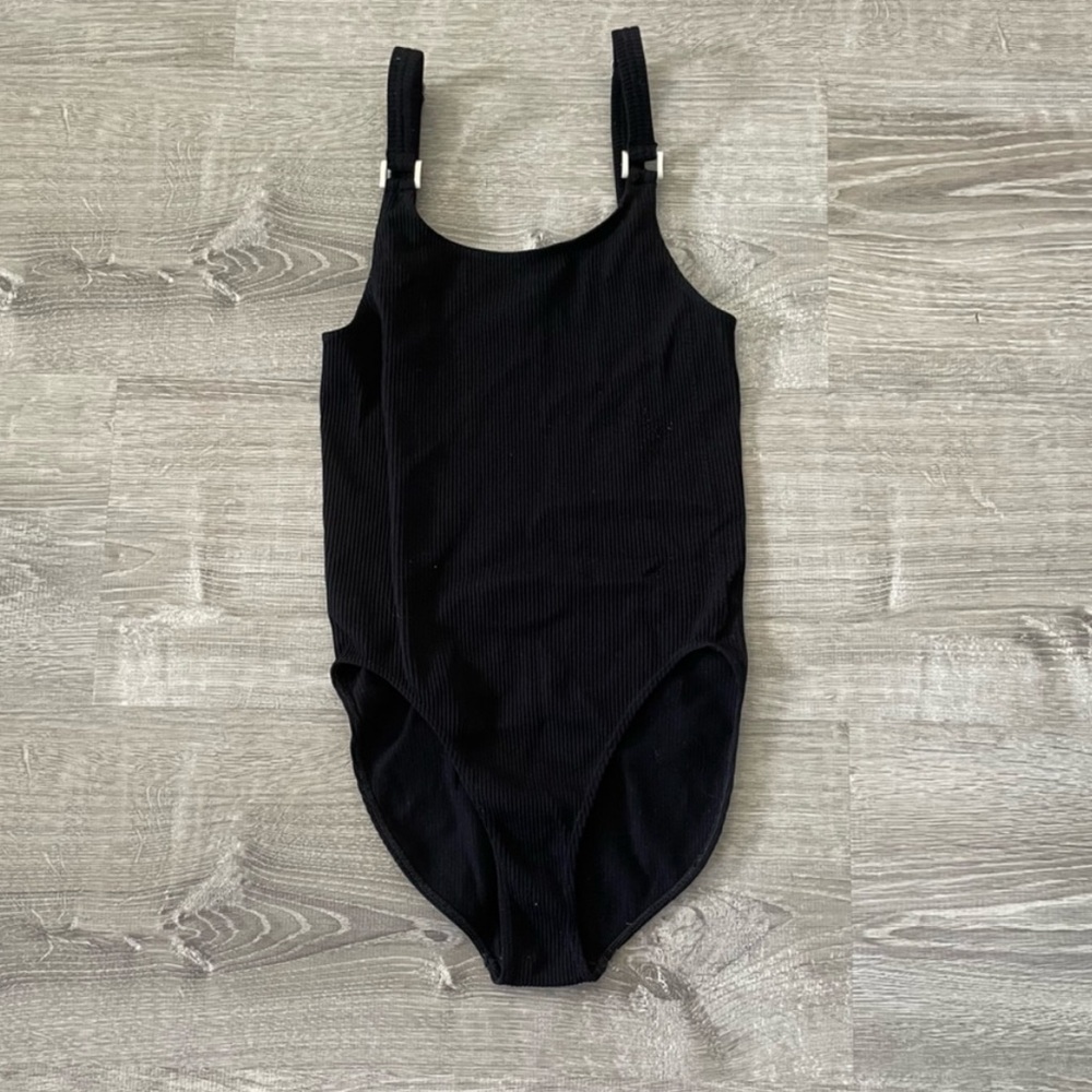 UO Out from Under Ribbed Open Back Bodysuit
Size large